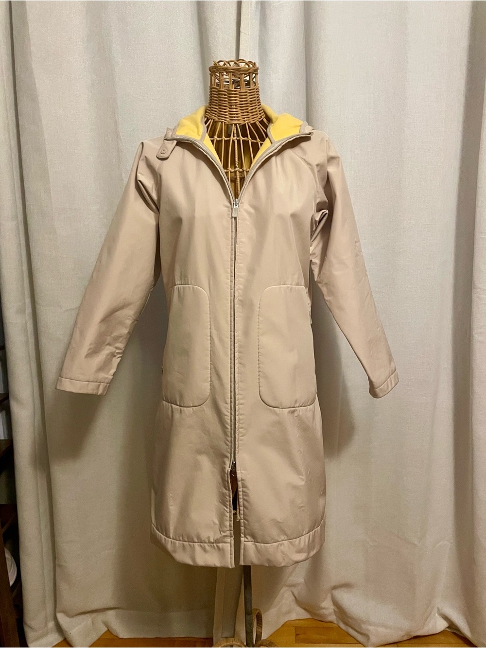 Women's XS Nike Light Beige Raincoat with Yellow Lining